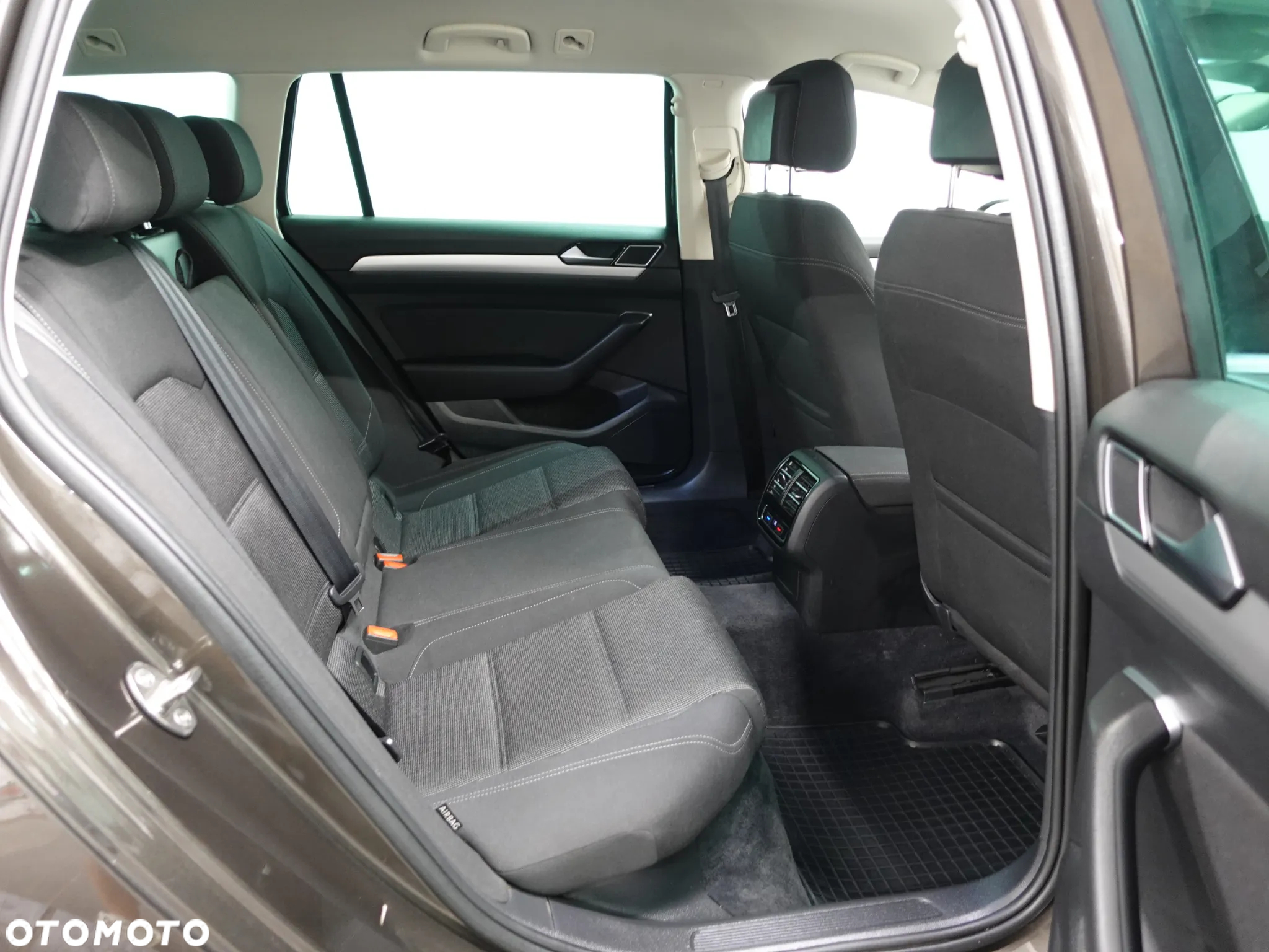 Volkswagen Passat 2.0 TDI BMT Comfortline - 27