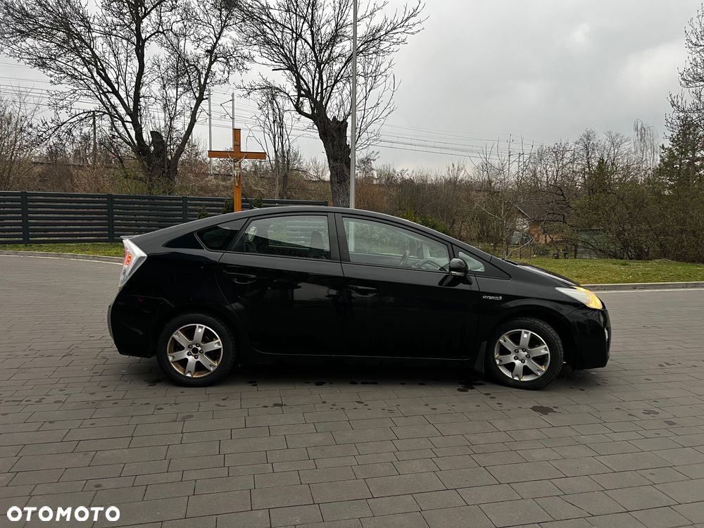 Toyota Prius (Hybrid) Comfort - 2