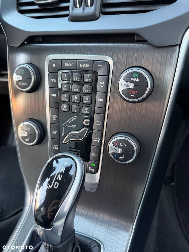 Volvo V40 T3 Geartronic Summum - 22