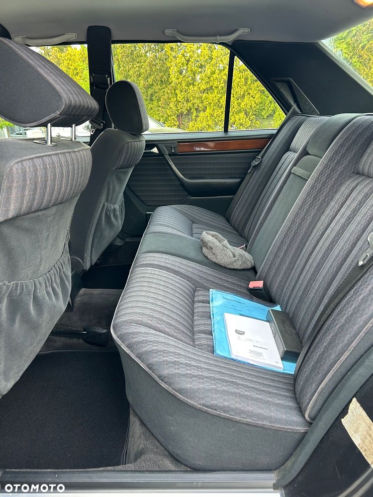 Mercedes-Benz W124 (1984-1993) - 11