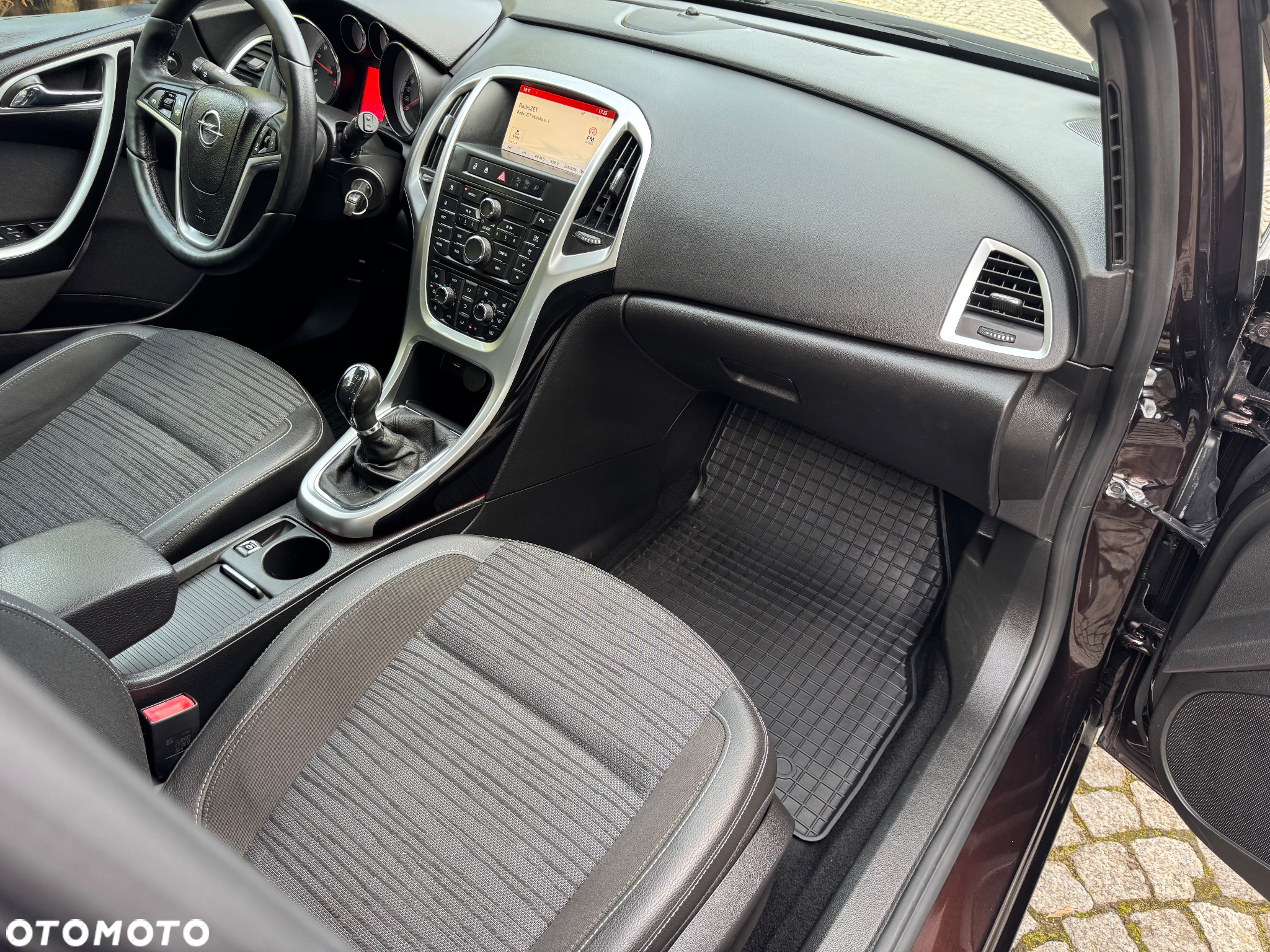 Opel Astra IV 1.4 T Cosmo - 28