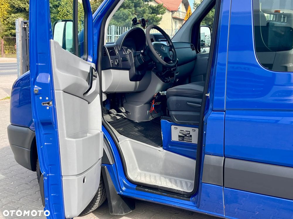Volkswagen CRAFTER 7 OSÓB / SALON POLSKA / BEZWYPADKOWY / PIERWSZY WŁAŚCICIEL / 2.0 140KM ! ! - 10