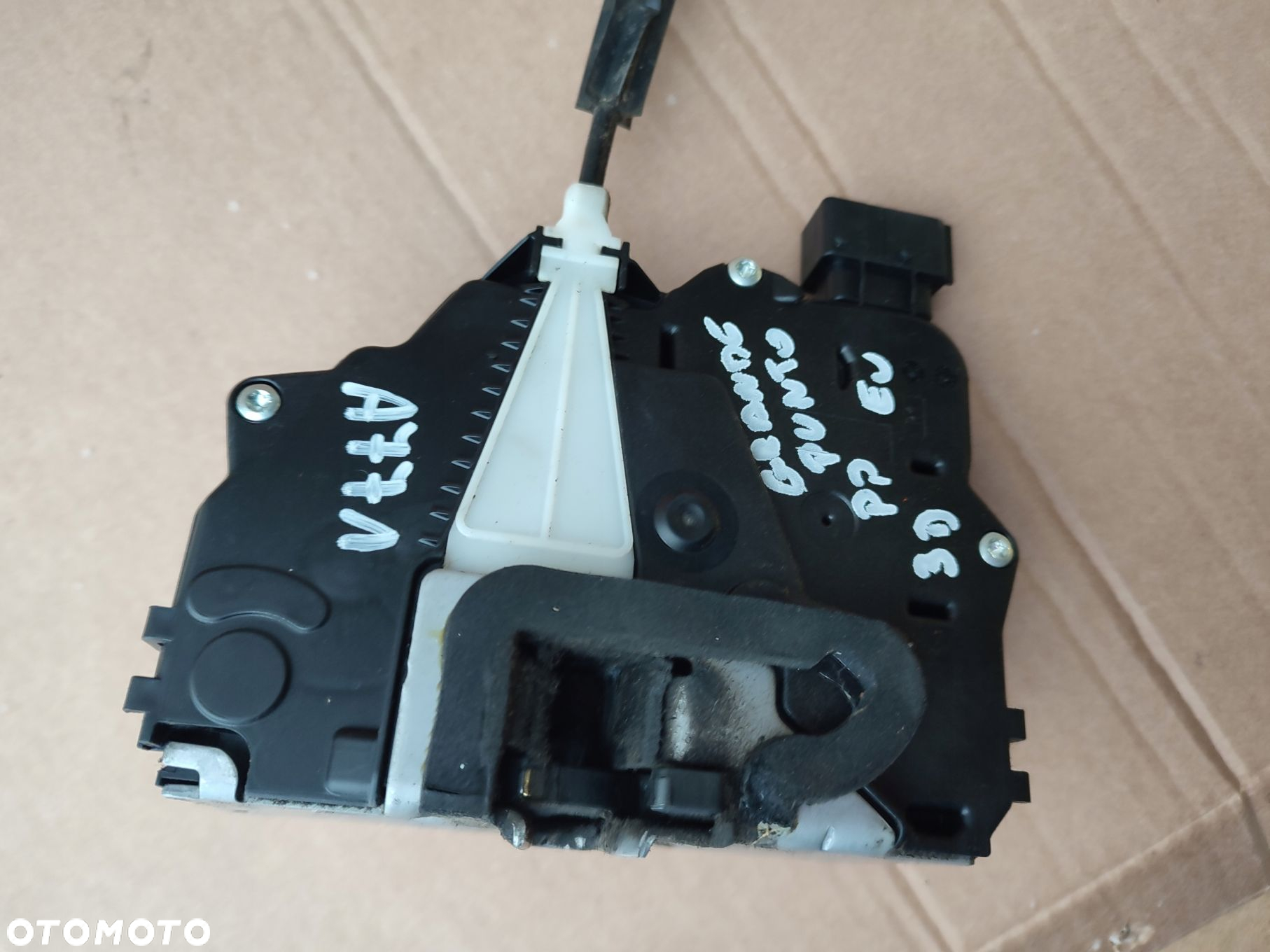 Zamek drzwi prawy przód FIAT GRANDE PUNTO EUROPA 3D 115 TYS PRZEBIEGU - 4