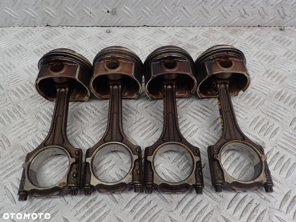 TŁOK KORBOWÓD GOLF A4 B7 A6 C6 2.0 TFSI 82P41 - 1