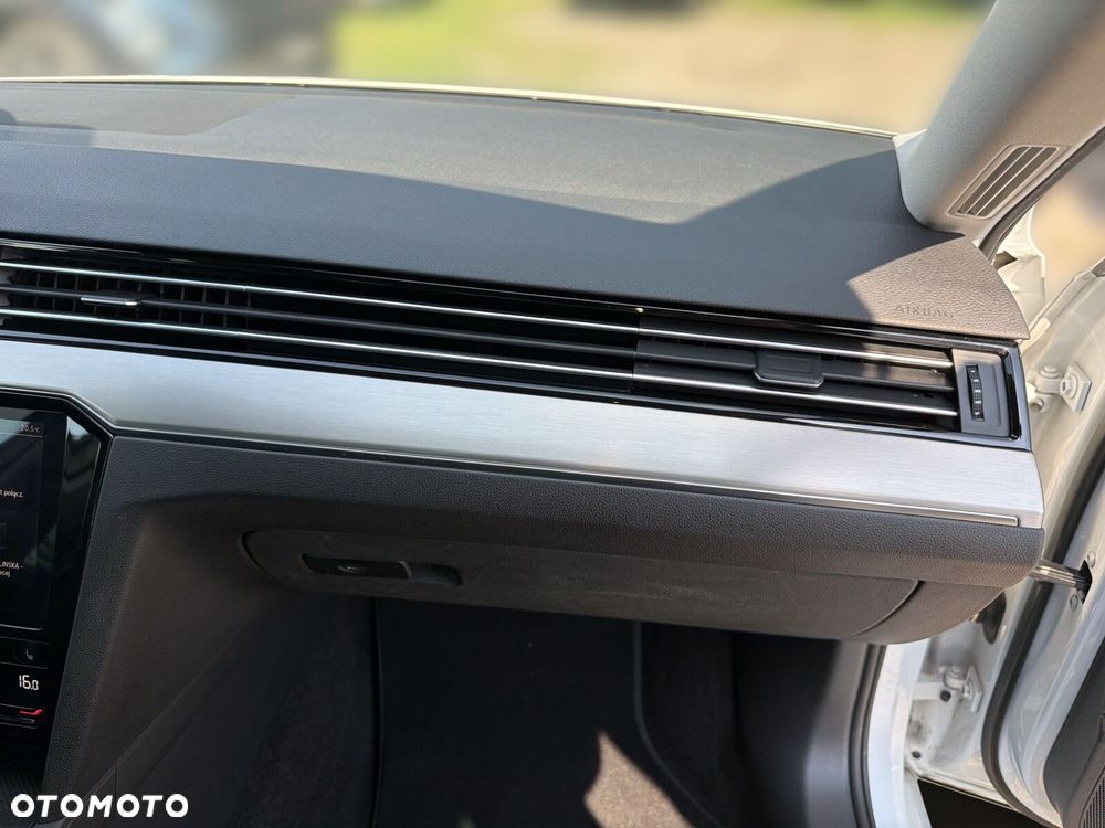 Volkswagen Passat - 35