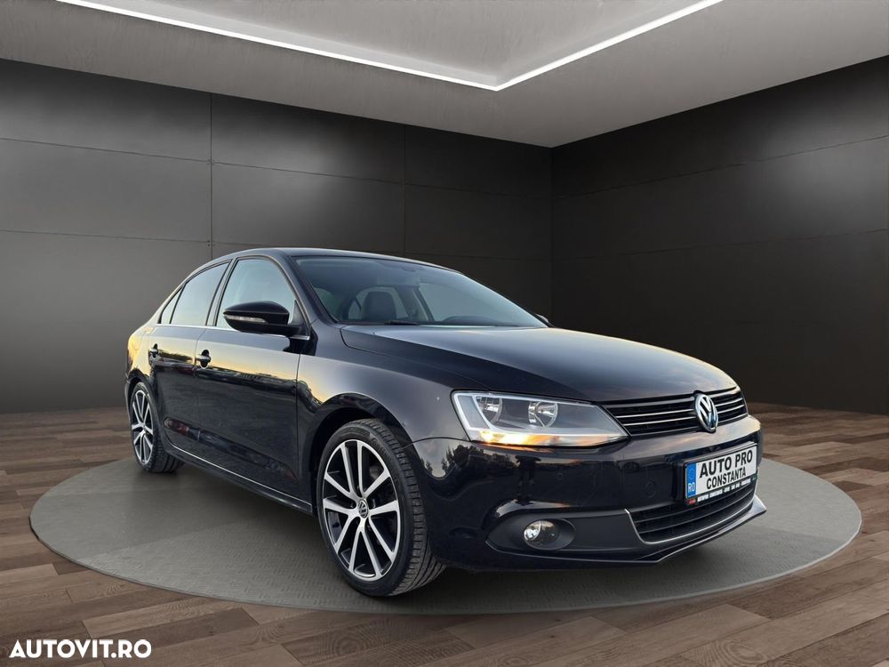 Volkswagen Jetta - 2