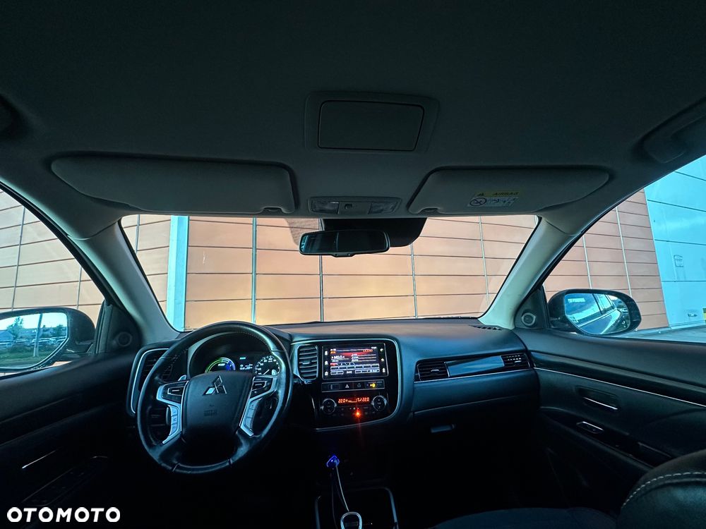 Mitsubishi Outlander - 26