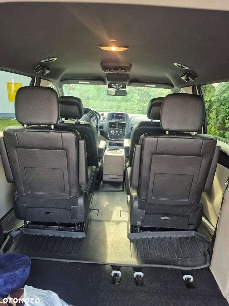 Dodge Grand Caravan - 8