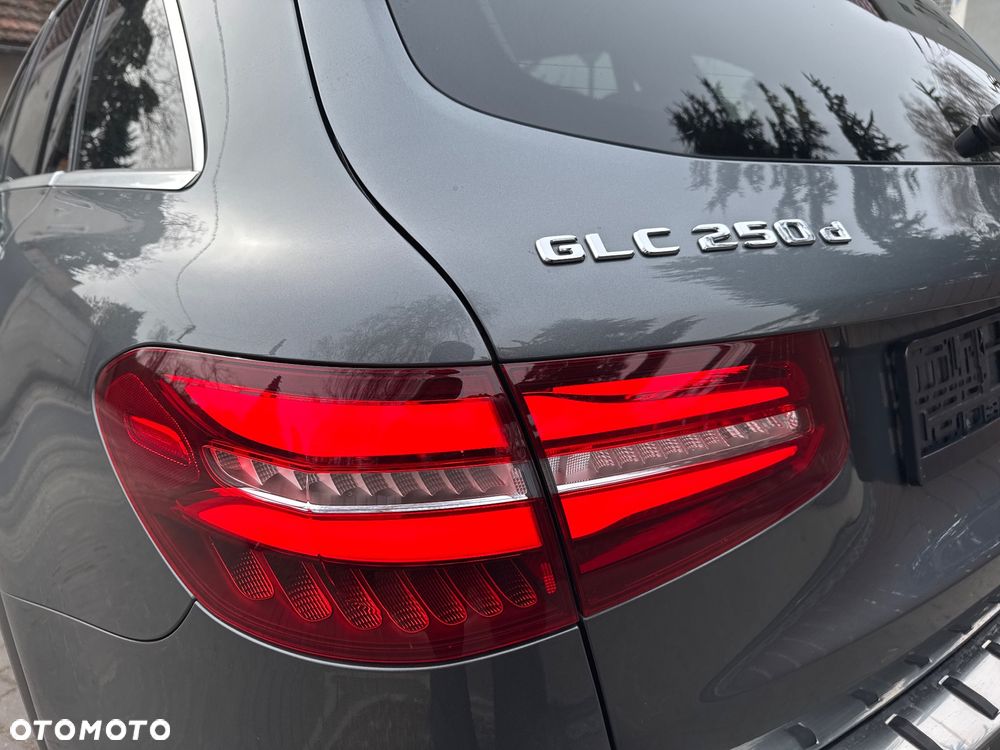 Mercedes-Benz GLC 250 d 4Matic 9G-TRONIC AMG Line - 15