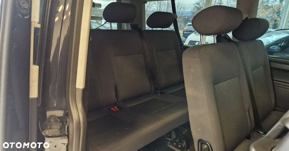 Volkswagen Caravelle - 9