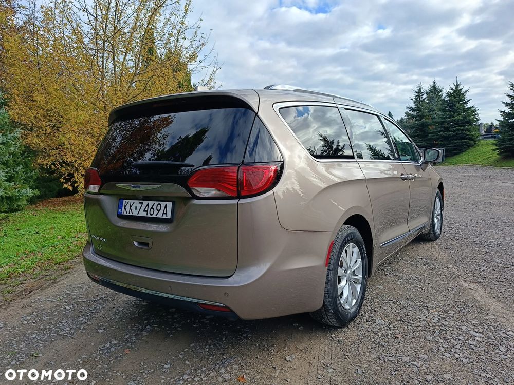 Chrysler Pacifica - 6