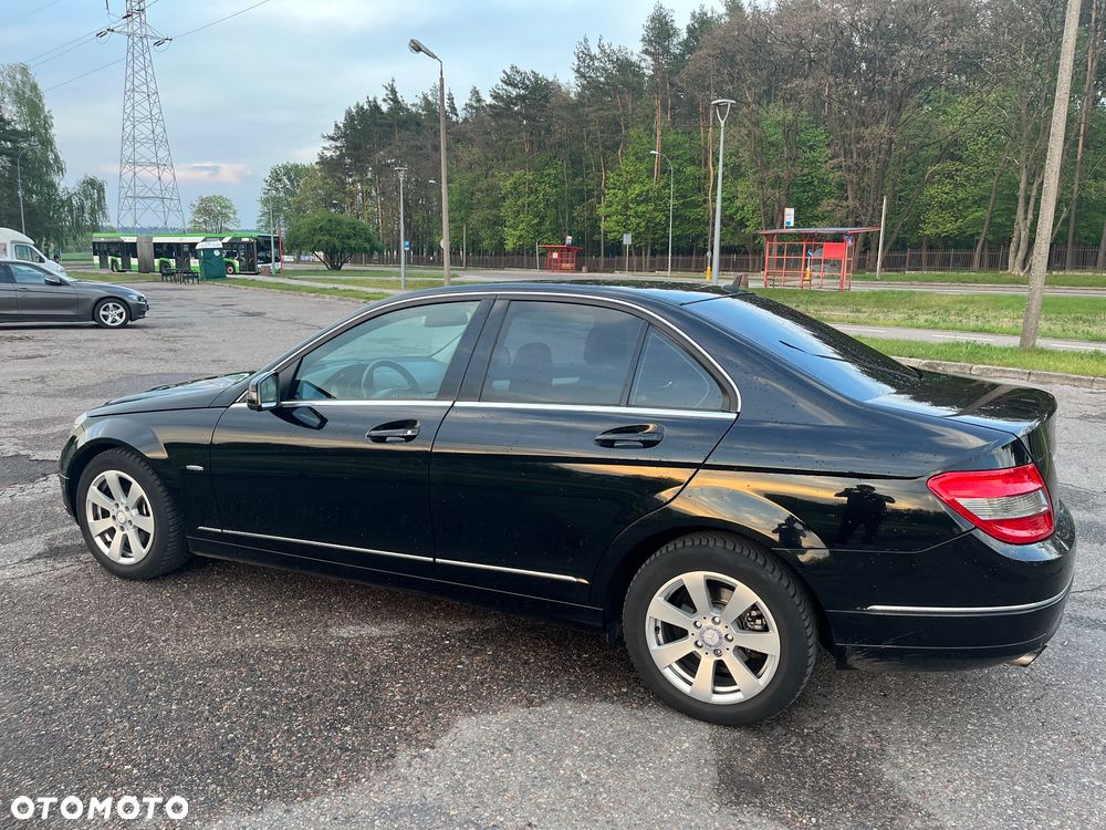 Mercedes-Benz Klasa C 180 CGI Automatik BlueEFFICIENCY Avantgarde - 2