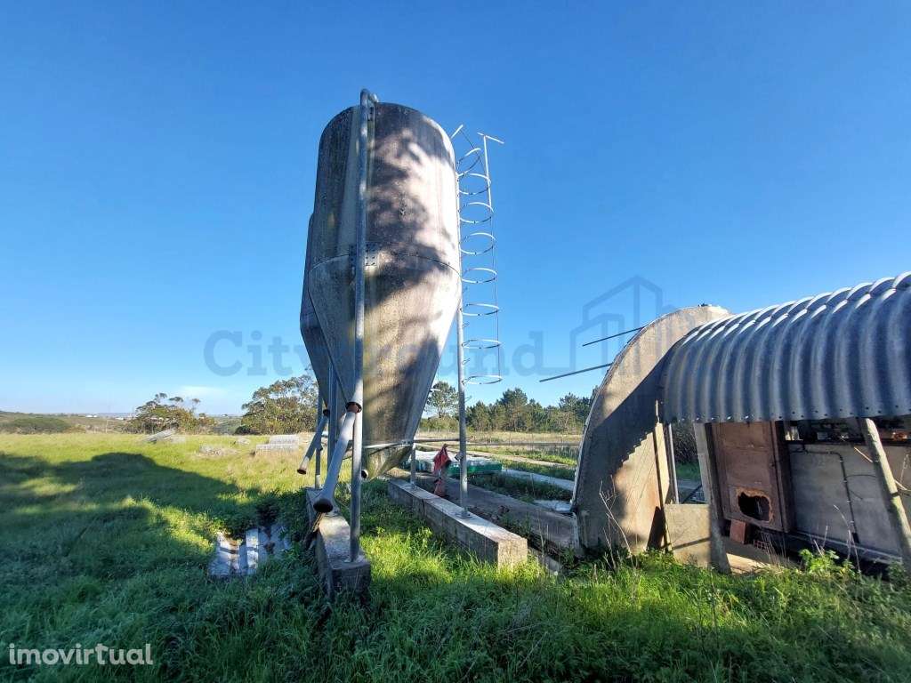 Lote para construção de 6.920m² e vista estupenda sobre o Campo - Grande imagem: 4/14