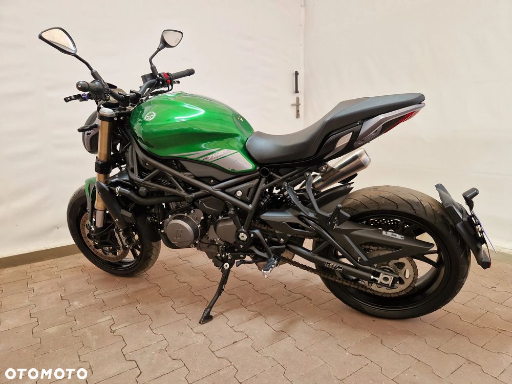 Benelli 752 S - 13