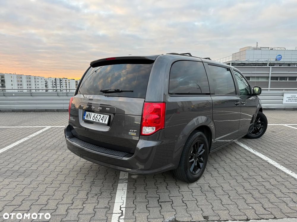 Dodge Grand Caravan - 10