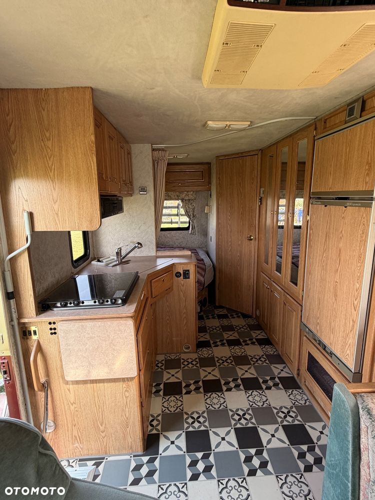 Ford E-350 Triple-E Empress - 9