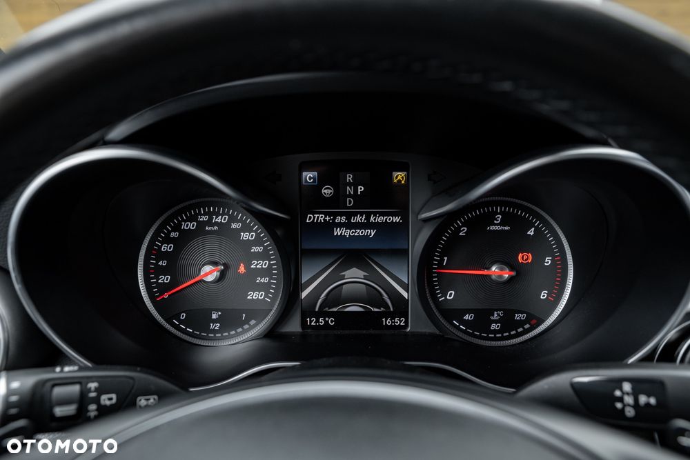 Mercedes-Benz GLC 250 d 4Matic 9G-TRONIC AMG Line - 31
