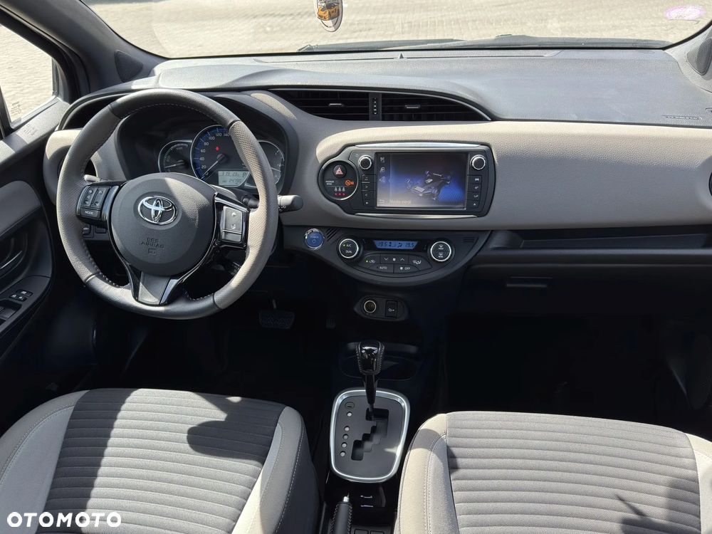 Toyota Yaris Hybrid 100 Selection Platinum - 10