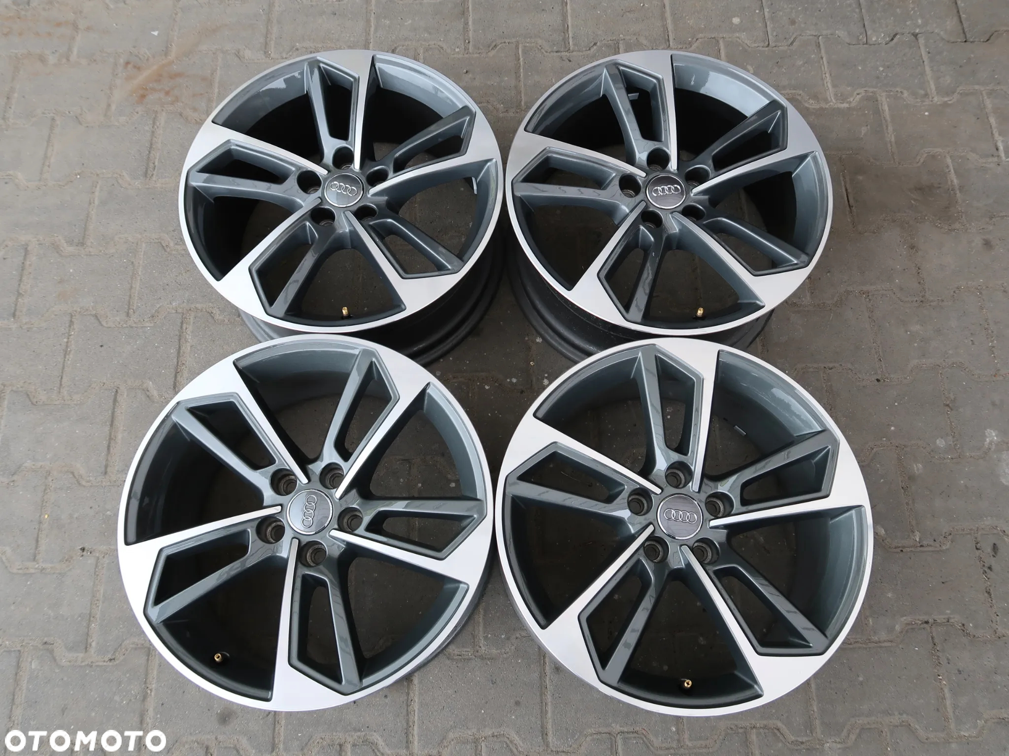 Oryginalne Felgi Aluminiowe Audi A4 8W0 - 2