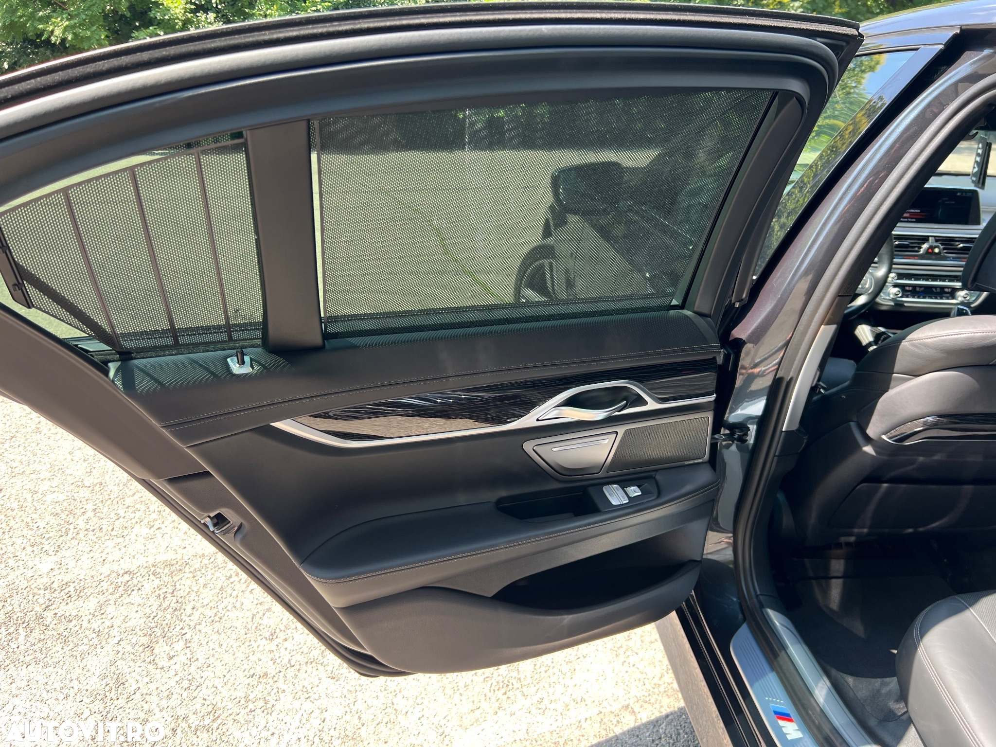 BMW Seria 7 740d xDrive - 38
