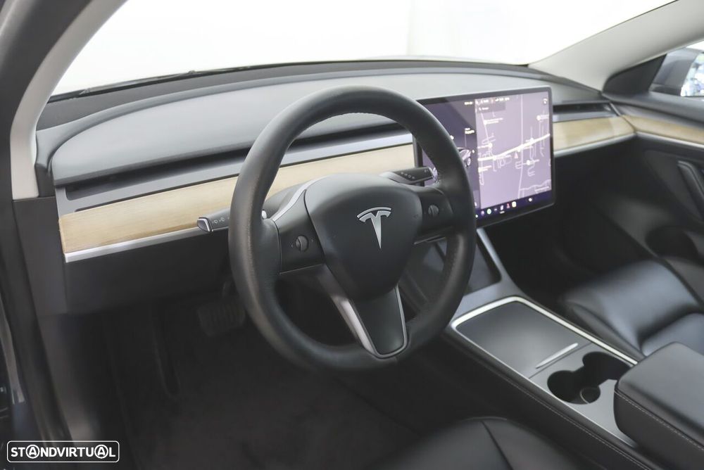 Tesla Model 3 - 4