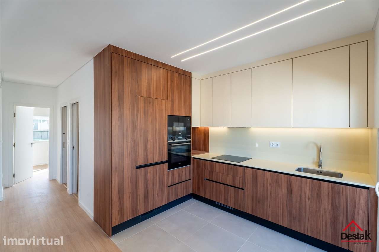 Apartamento T2+1 totalmente remodelado com terraço e varanda em Almada - Grande imagem: 3/30