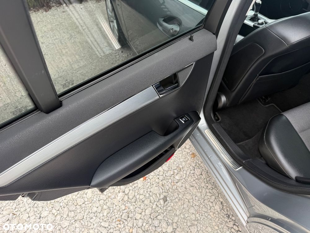 Mercedes-Benz Klasa C 180 Kompressor BlueEFFICIENCY - 17