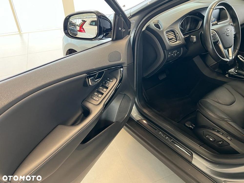 Volvo V40 Cross Country - 6