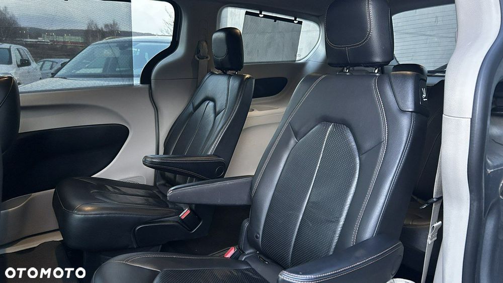 Chrysler Pacifica - 20