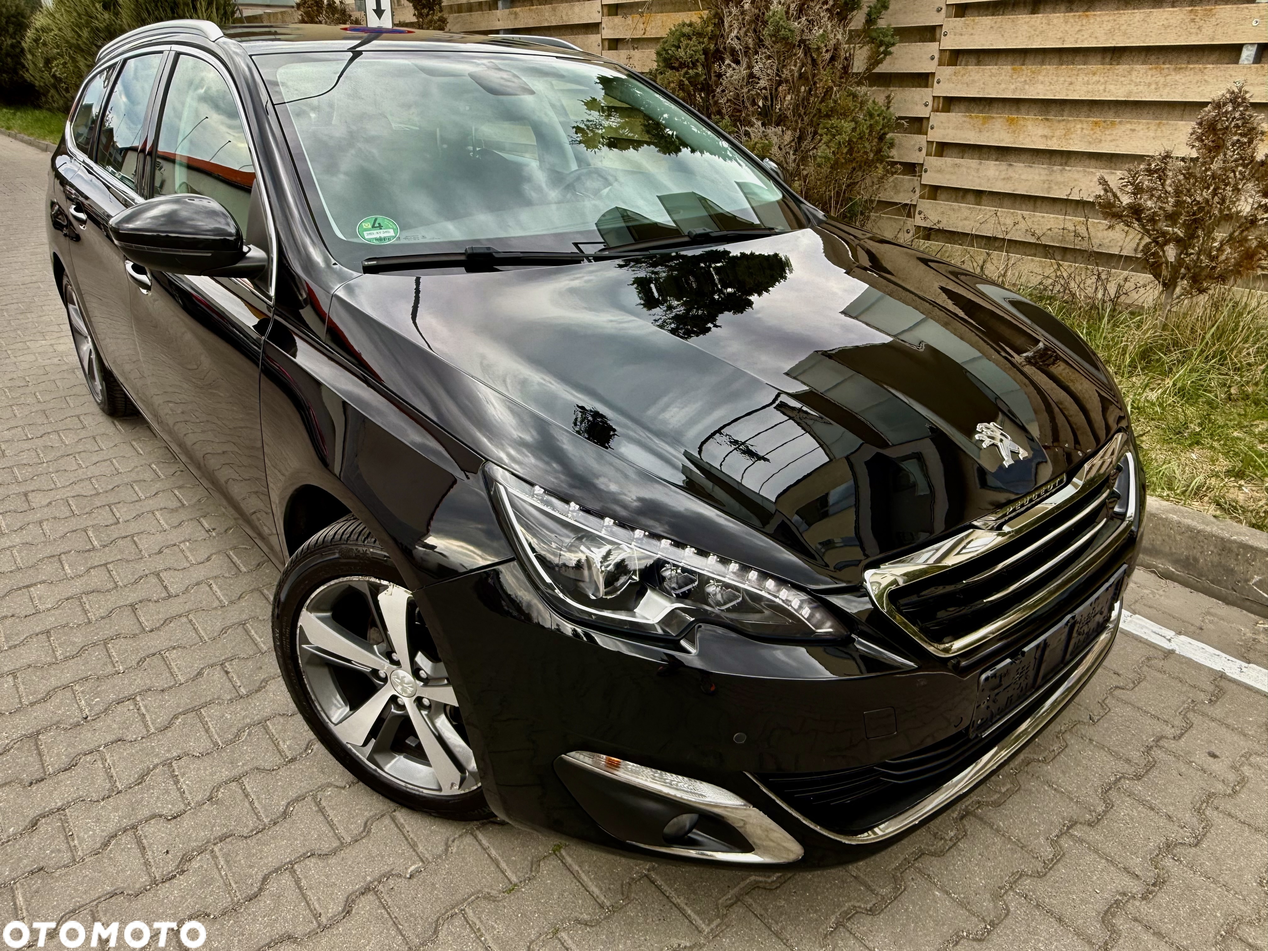 Peugeot 308 SW 1.2 PureTech Allure S&S - 22