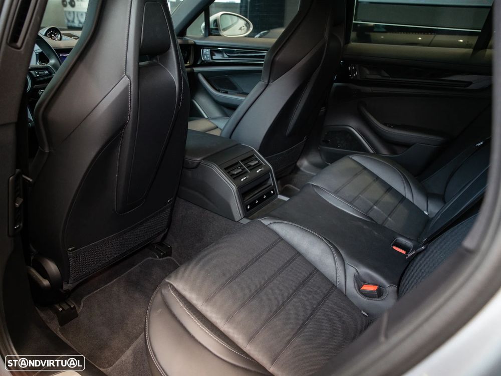 Porsche Panamera 4 E-Hybrid - 27