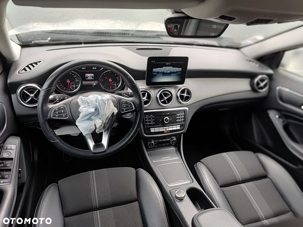 Mercedes-Benz GLA - 18