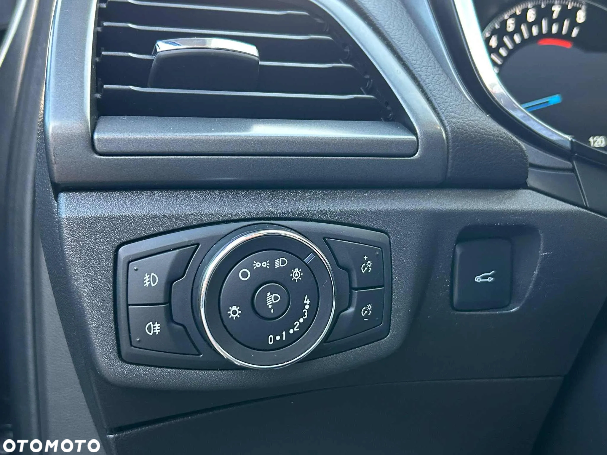 Ford Mondeo - 28