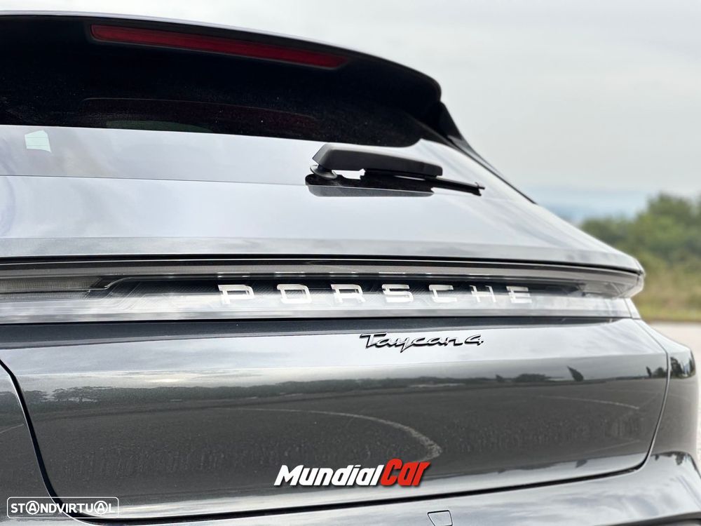 Porsche Taycan Cross Turismo 4 - 14