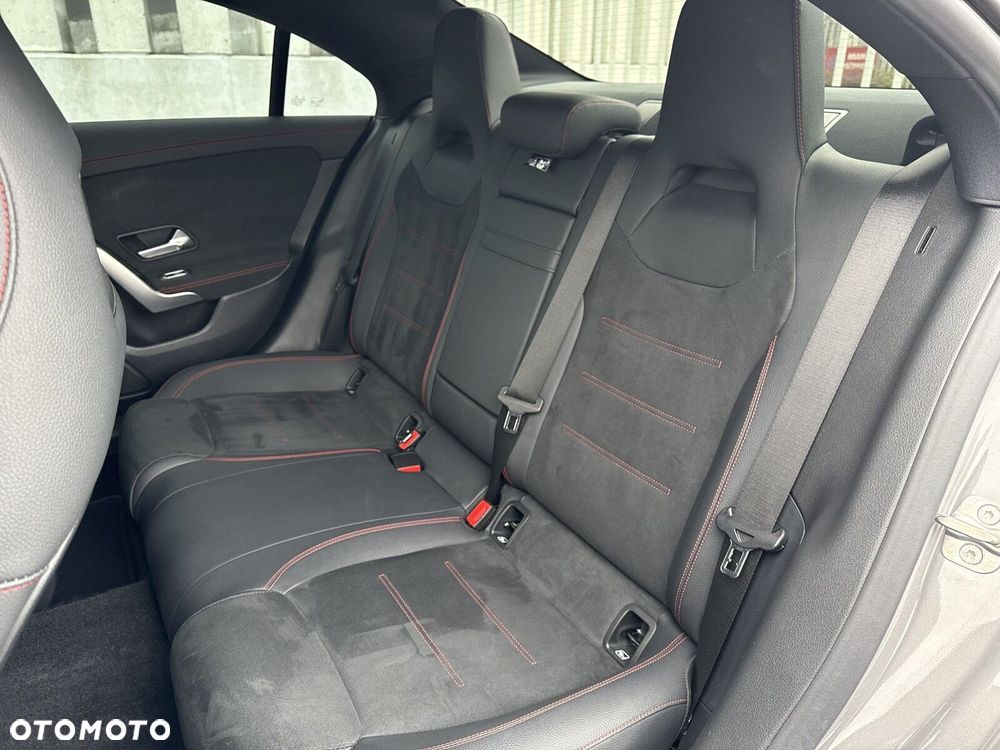Mercedes-Benz CLA - 25