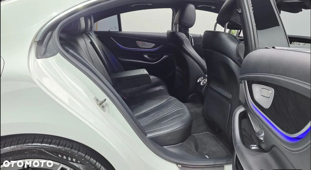 Mercedes-Benz CLS 300 d 4-Matic AMG - 6