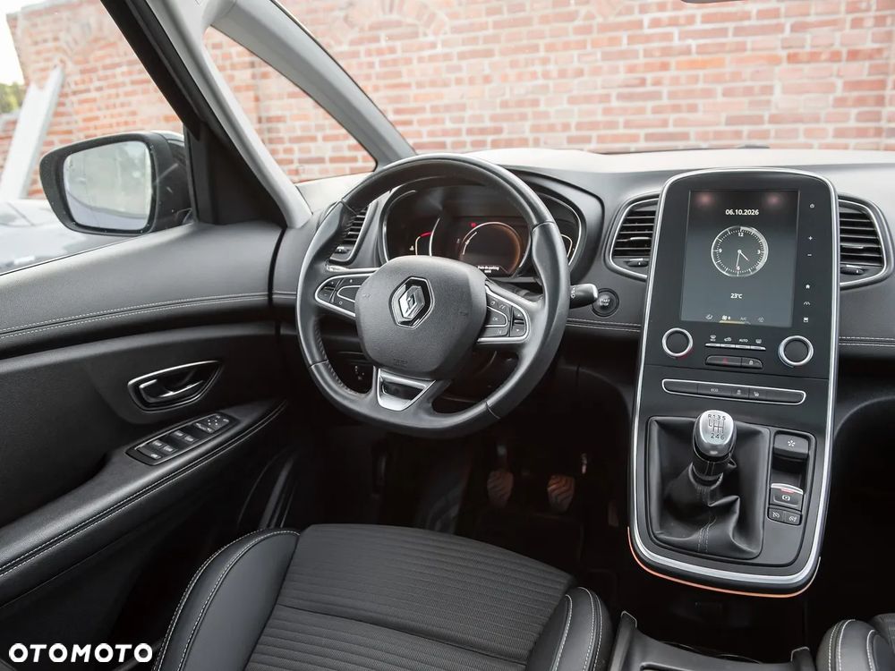 Renault Grand Scenic - 26