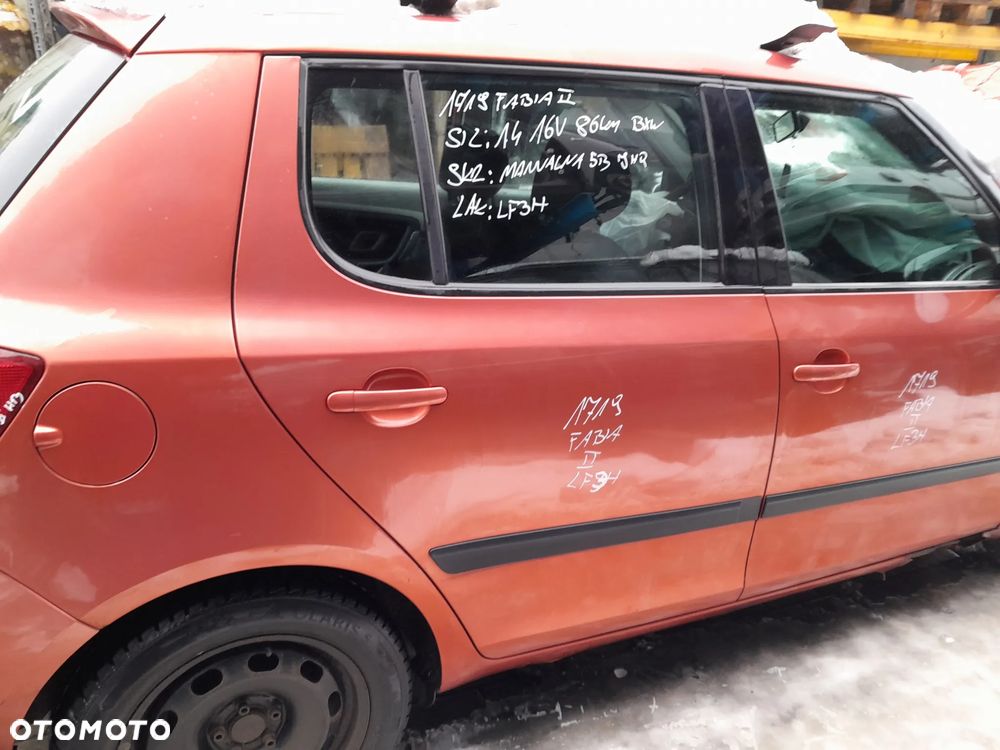 SKODA FABIA II DRZWI PRAWE TYLNE PRAWY TYŁ HB KOLOR: LF3H - 1