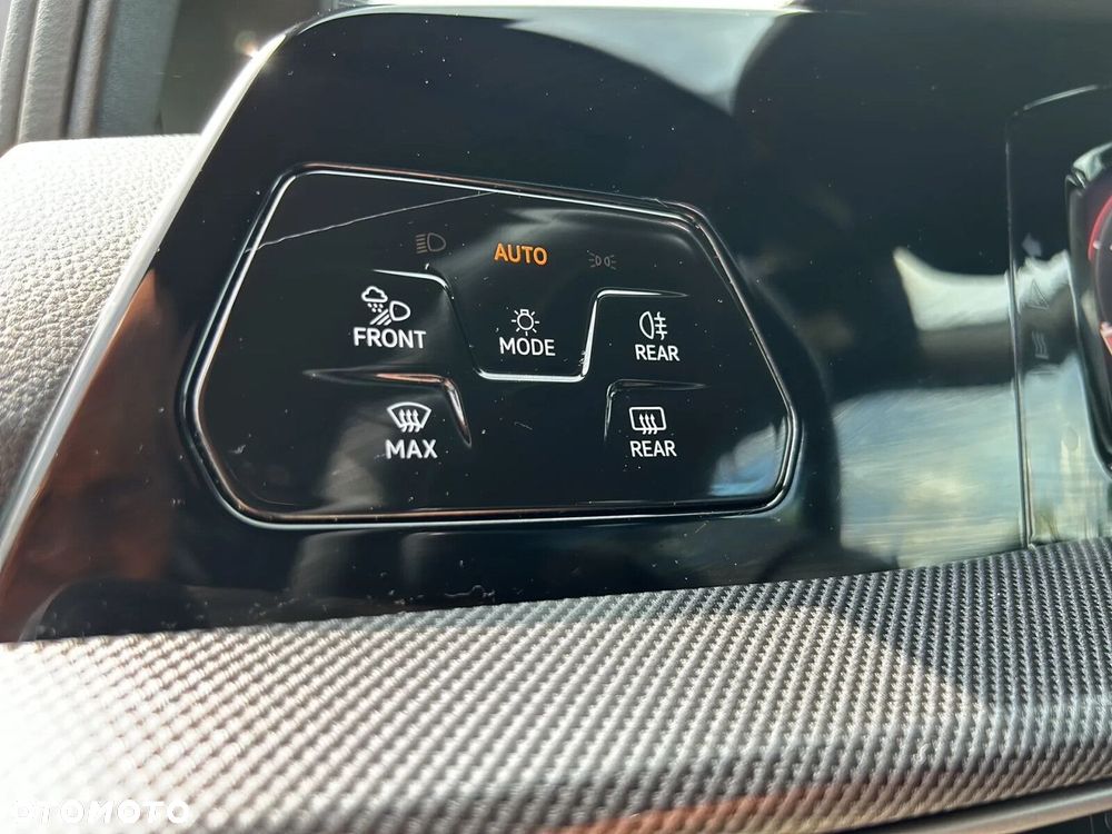 Volkswagen Golf 1.5 eTSI mHEV R-Line DSG - 21