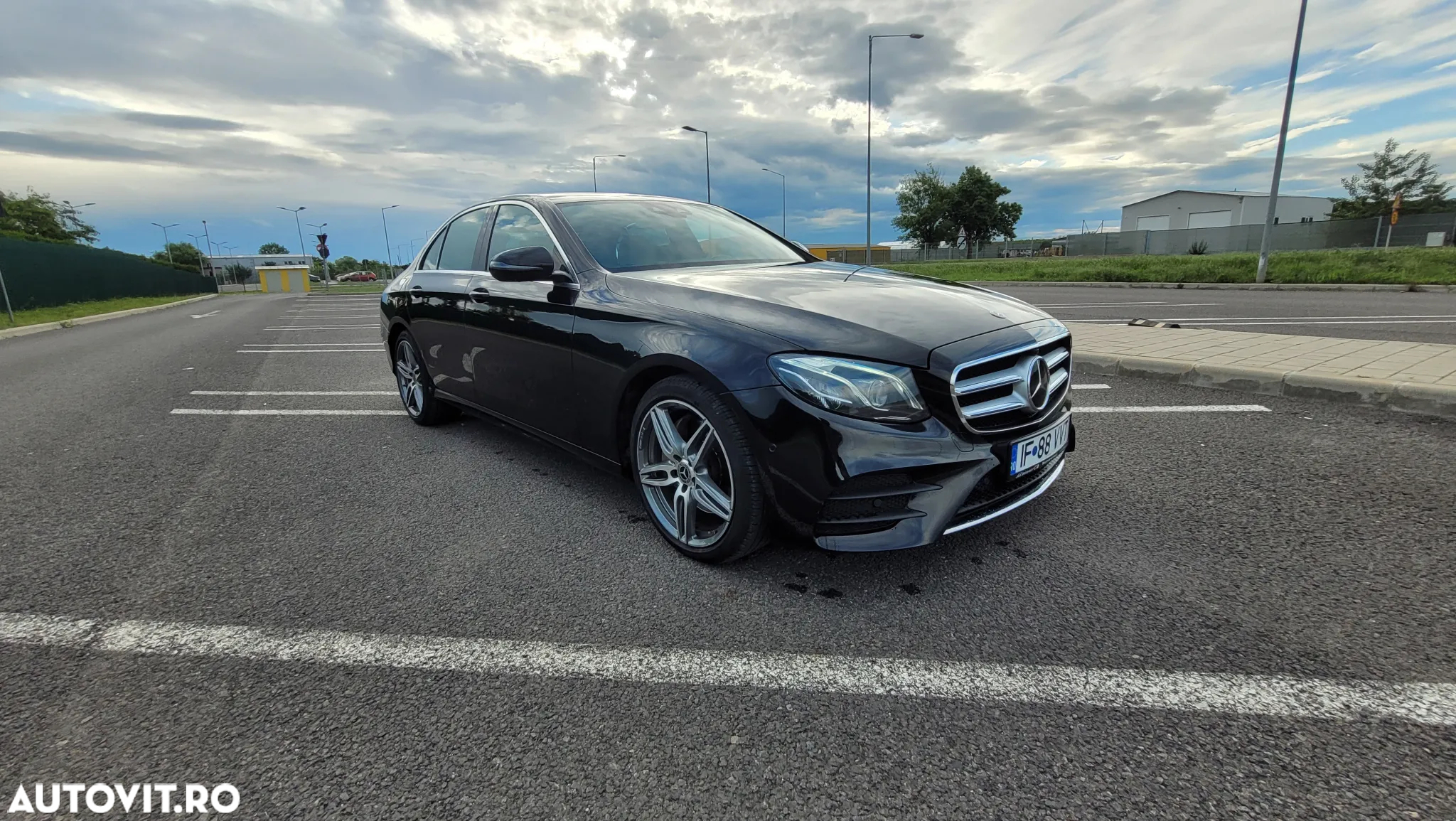 Mercedes-Benz E 200 4Matic 9G-TRONIC AMG Line - 12