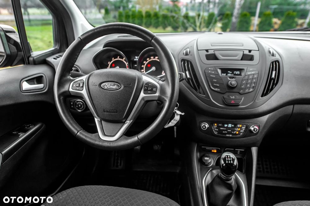 Ford Tourneo Courier 1.0 EcoBoost S&S Titanium - 23