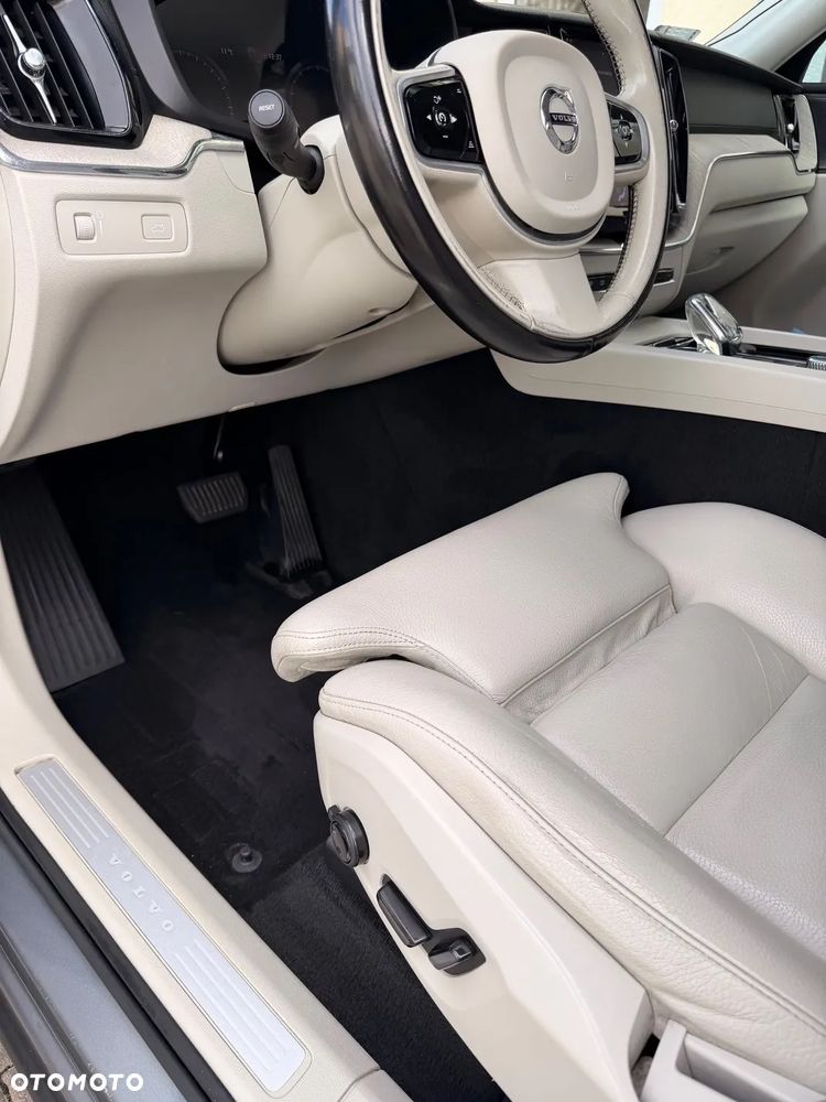 Volvo XC 60 B5 B AWD Inscription - 3