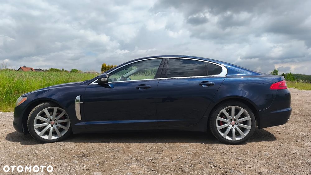Jaguar XF - 12