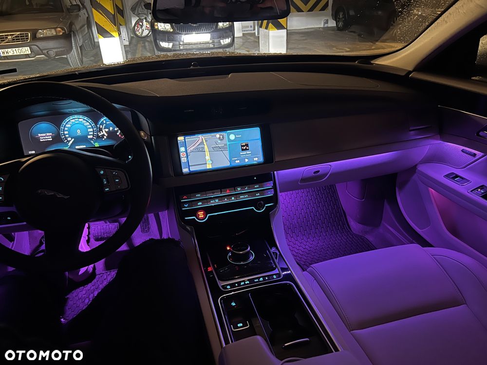 Jaguar XF 2.0 T R-Sport - 15
