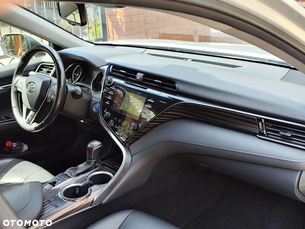 Toyota Camry 2.5 Hybrid Executive CVT - 17