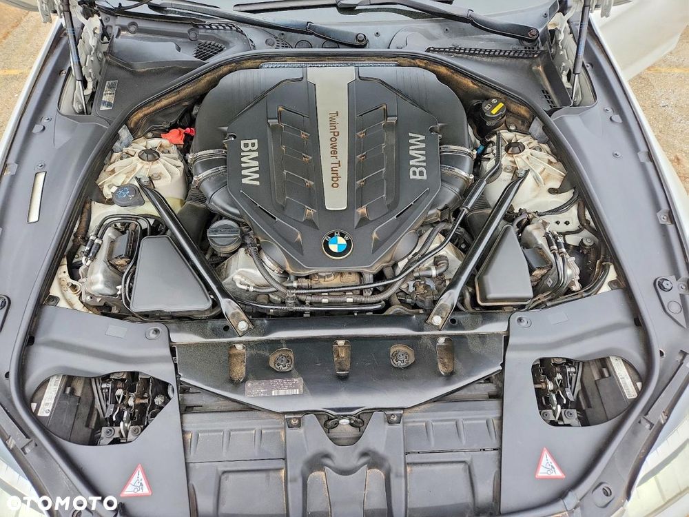 BMW Seria 6 650i - 12