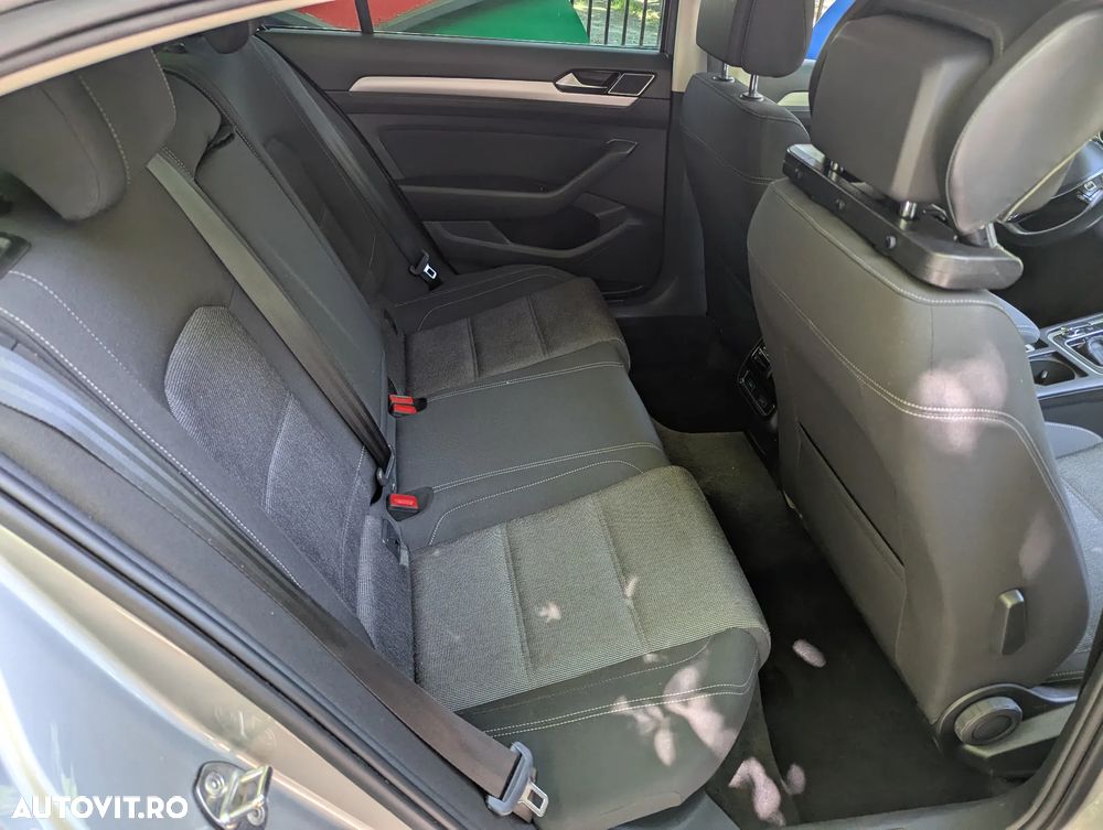 Volkswagen Passat 2.0 TDI DSG Comfortline - 10