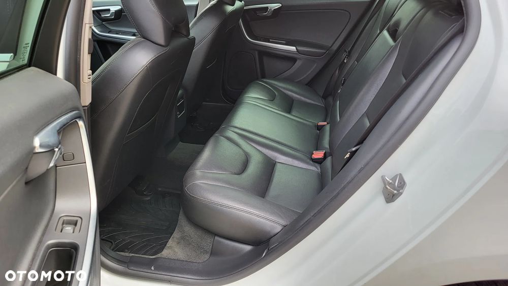 Volvo V60 D4 Drive-E Momentum - 11