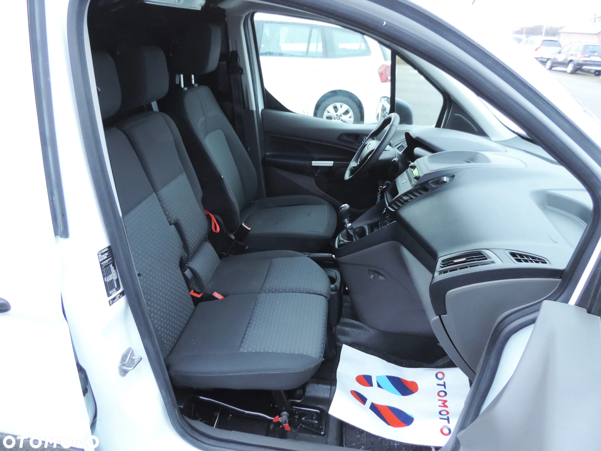 Ford Transit Connect - 13