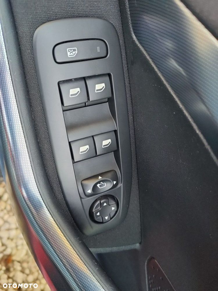 Peugeot 2008 1.2 Pure Tech Allure S&S - 18